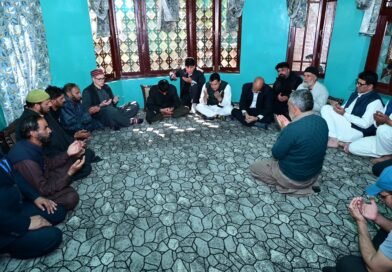 CM Omar Abdullah visits family of two brothers in Bijbehara, offers condolences