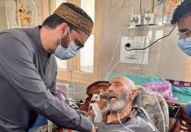 Mirwaiz urges Centre to release Engineer Rashid on humanitarian grounds