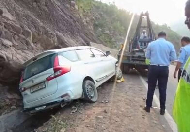 Vehicle carrying Amarnath pilgrims overturns in Udhampur, six injured