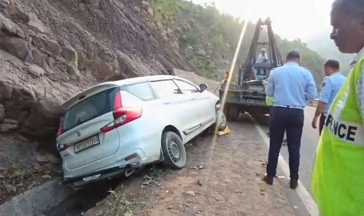 Vehicle carrying Amarnath pilgrims overturns in Udhampur, six injured