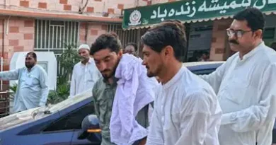 11 killed, 30 injured in suicide attack at police checkpoint in Pakistan