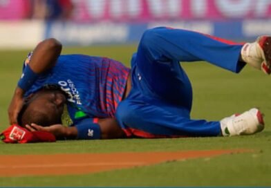 Lungi Ngidi leaves IPL game in ambulance after head injury