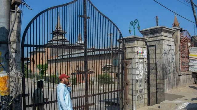 Eid prayers disallowed at Srinagar’s Jama Masjid for 8th year in a row