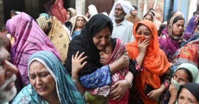 14 children killed in Pakistan when tutoring centre roof collapses