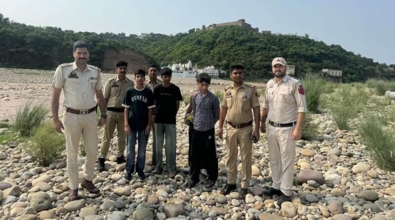 Four stranded children rescued from swollen Tawi River in Jammu
