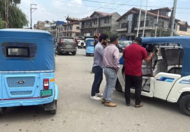 J&K Enforcement Squad Seizes 29 Auto Rickshaws, 10 Driving Licences Recommended for Suspension in Major Srinagar Traffic Drive