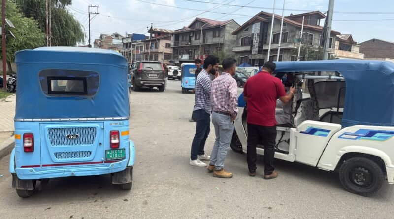 J&K Enforcement Squad Seizes 29 Auto Rickshaws, 10 Driving Licences Recommended for Suspension in Major Srinagar Traffic Drive