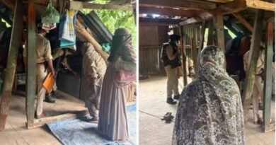 Police search houses linked to Pakistan-based residents in Baramulla