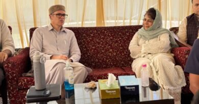 Mehbooba meets Omar, offers condolences on his uncle’s demise