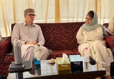 Mehbooba meets Omar, offers condolences on his uncle’s demise