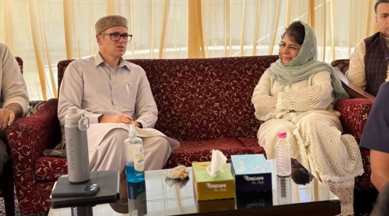 Mehbooba meets Omar, offers condolences on his uncle’s demise