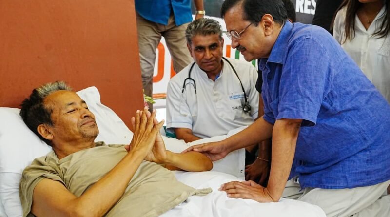 Kejriwal visits Wangchuk at Jantar Mantar; calls for Pradhan’s resignation
