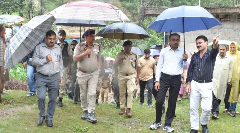 Div Com, IGP Jammu review relief, restoration in flash flood-hit Rajouri, Poonch