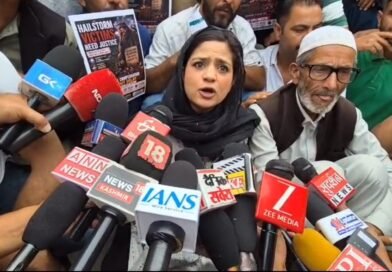 PDP’s Iltija Mufti Leads Protest at Jablipora Fruit Mandi, Demands Crop Insurance and Slams Omar Abdullah Government