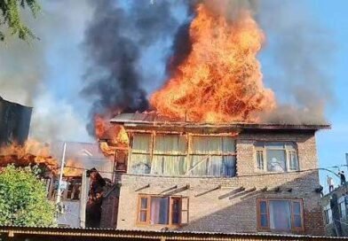 7 houses gutted in massive fire incident in Srinagar
