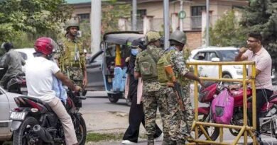 Restrictions persisted in Srinagar parts on second day