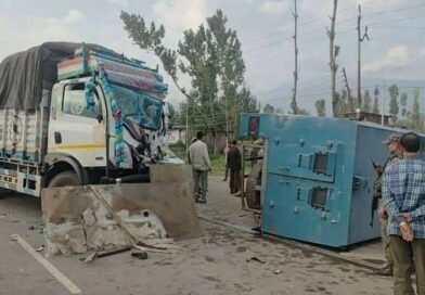 5 CRPF personnel among 7 injured in Qazigund road accident